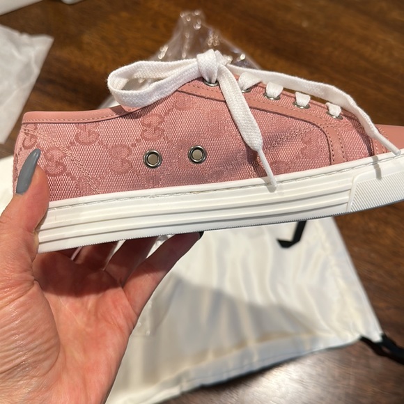 Gucci pink sneakers. - Picture 8 of 13